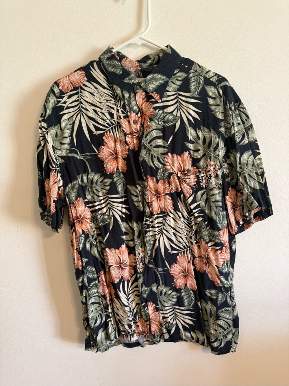 Men's Black Tropical Floral Short-Sleeve Button-Up Shirt